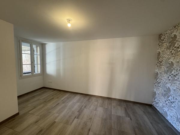 Bel appartement de plain-pied, neuf de 126,58 m² avec cour et terrasse à Journet