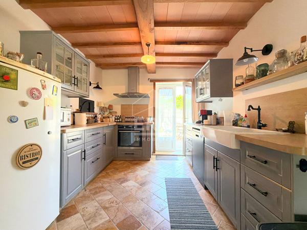 A VENDRE 84530 VILLELAURE BASTIDON 4 PIECES D'ENVIRON 107M² AVEC JARDIN, GARAGE ET ATELIER