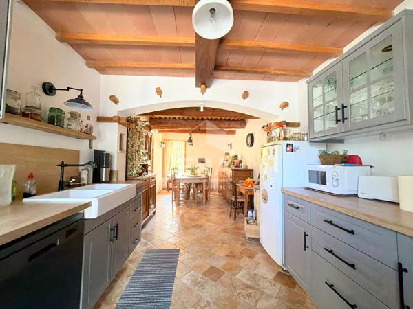 A VENDRE 84530 VILLELAURE BASTIDON 4 PIECES D'ENVIRON 107M² AVEC JARDIN, GARAGE ET ATELIER
