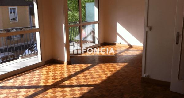 Location Appartement 3 pièces 75.02 m² - Corbeil-essonnes 91100