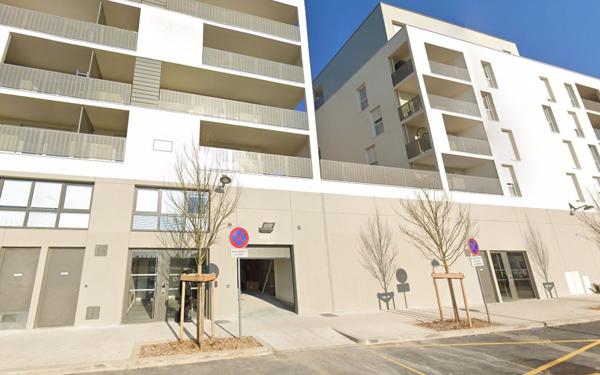 Stationnement à louer    Rillieux-la-Pape