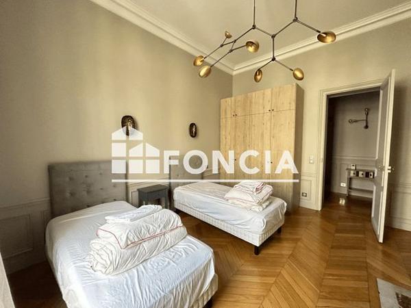 Location Appartement 3 pièces 124.52 m² - 16 RUE DE CHAZELLES Paris 75017