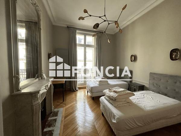 Location Appartement 3 pièces 124.52 m² - 16 RUE DE CHAZELLES Paris 75017