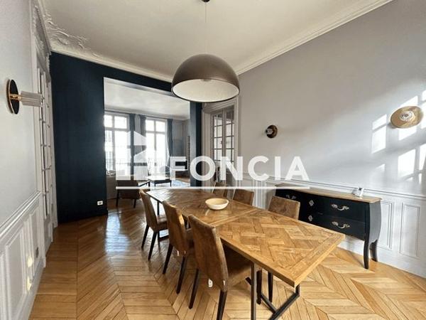 Location Appartement 3 pièces 124.52 m² - 16 RUE DE CHAZELLES Paris 75017