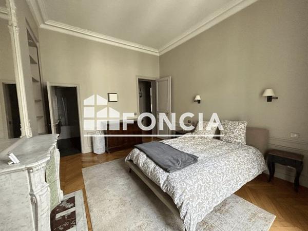 Location Appartement 3 pièces 124.52 m² - 16 RUE DE CHAZELLES Paris 75017