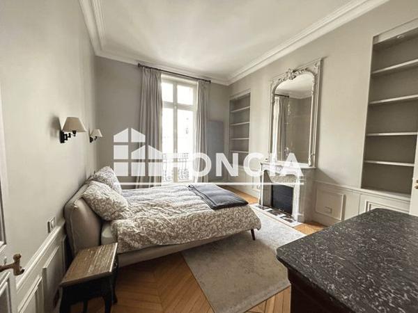 Location Appartement 3 pièces 124.52 m² - 16 RUE DE CHAZELLES Paris 75017