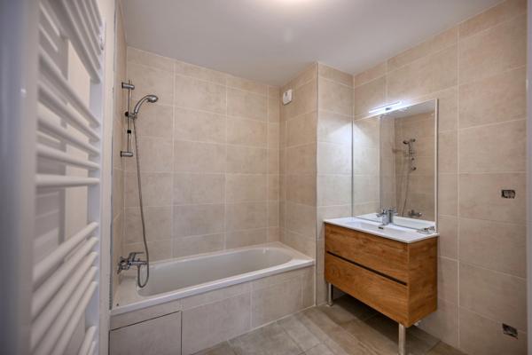 Superbe appartement T4 avec extérieur de 69 m² aux prestations de qualité avec sttionnement couvert inclus