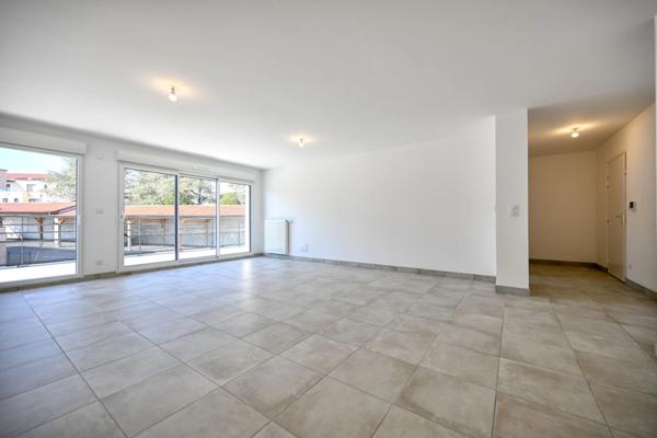 Superbe appartement T4 avec extérieur de 69 m² aux prestations de qualité avec sttionnement couvert inclus