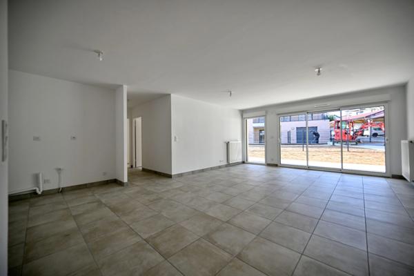 Superbe appartement T4 avec extérieur de 69 m² aux prestations de qualité avec sttionnement couvert inclus