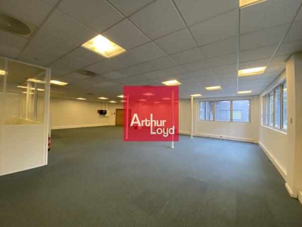 Bureaux à louer à Moirans rez de chaussée avec parking privatif