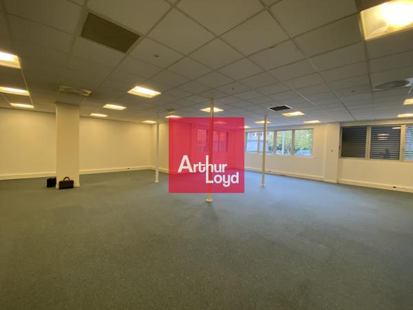 Bureaux à louer à Moirans rez de chaussée avec parking privatif