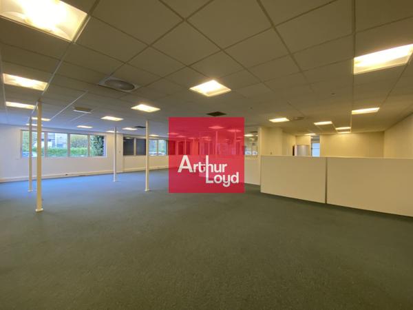 Bureaux à louer à Moirans rez de chaussée avec parking privatif