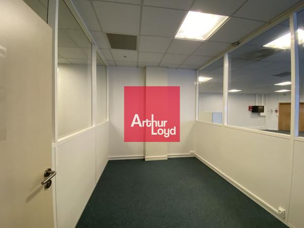 Bureaux à louer à Moirans rez de chaussée avec parking privatif