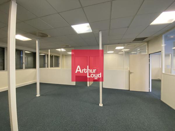 Bureaux à louer à Moirans rez de chaussée avec parking privatif