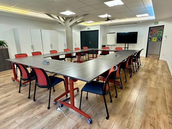 Bureaux à louer Le Pontet zone commerciale avec parkings privatifs