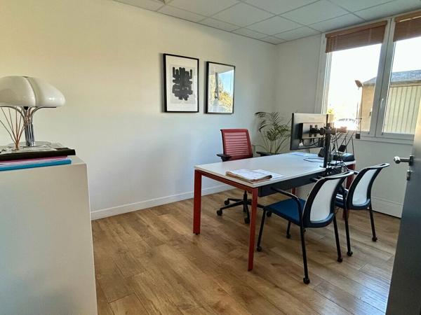 Bureaux à louer Le Pontet zone commerciale avec parkings privatifs