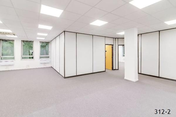 Immeuble de bureaux à louer à Eragny proximité transports surface 1 839 m² non divisibles