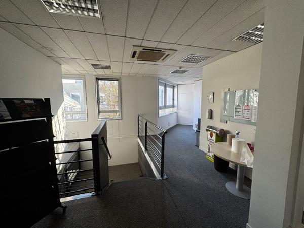 Immeuble de bureaux à louer à Eragny proximité transports surface 1 839 m² non divisibles