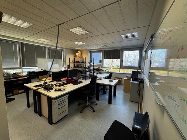 Immeuble de bureaux à louer à Eragny proximité transports surface 1 839 m² non divisibles