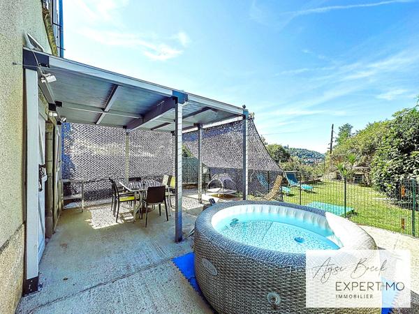 Vienne (38200) **Ensemble immobilier en plein centre-ville de Vienne : 2 maisons sur plus de 3500 m² terrain**