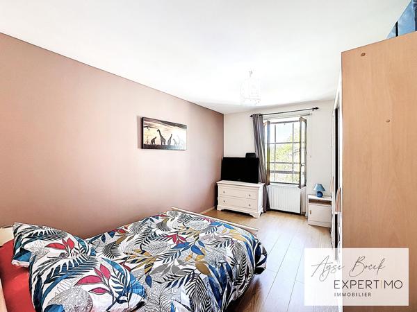 Vienne (38200) **Ensemble immobilier en plein centre-ville de Vienne : 2 maisons sur plus de 3500 m² terrain**