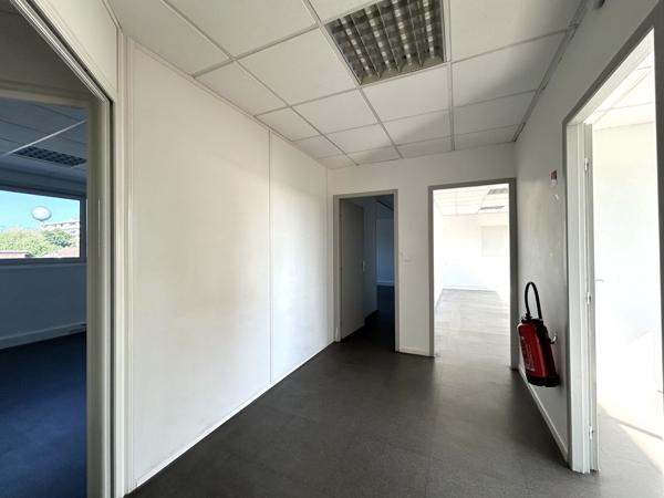Bureaux à louer à Lormont avec accès immédiat au tramway