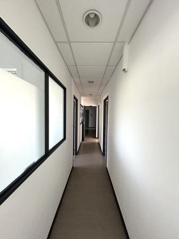 Bureaux à louer à Lormont avec accès immédiat au tramway