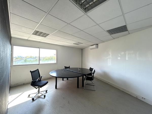 Bureaux à louer à Lormont avec accès immédiat au tramway