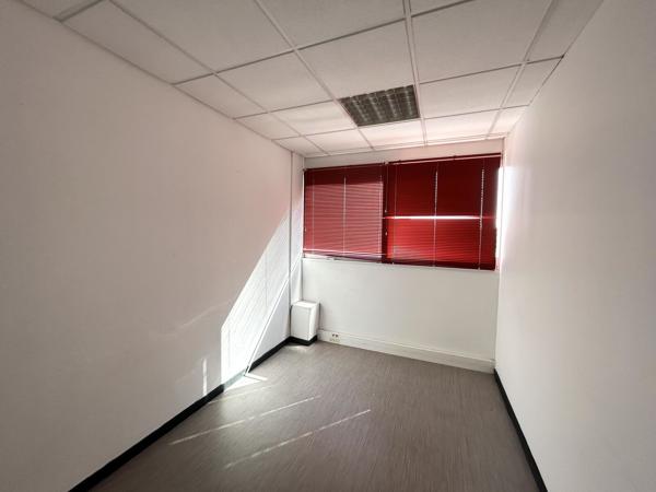 Bureaux à louer à Lormont avec accès immédiat au tramway