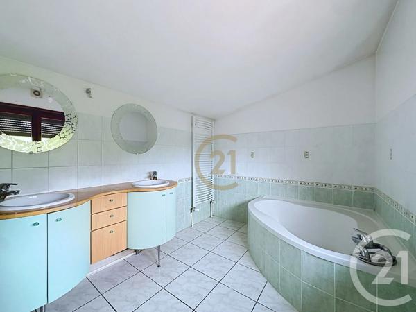 Appartement F4 à vendre  4 pièces - 106,12 m 2   GRANDVILLARS  - 90