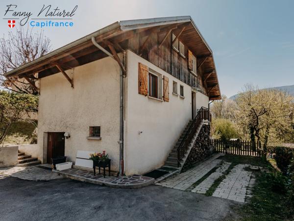 À vendre – Maison individuelle familiale T5, style savoyard, grand jardin et grand garage