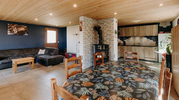 À vendre – Maison individuelle familiale T5, style savoyard, grand jardin et grand garage