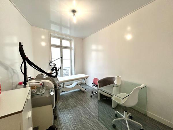 Bureaux à louer 110 m² à Bordeaux Triangle d'Or avec double accès sécurisé