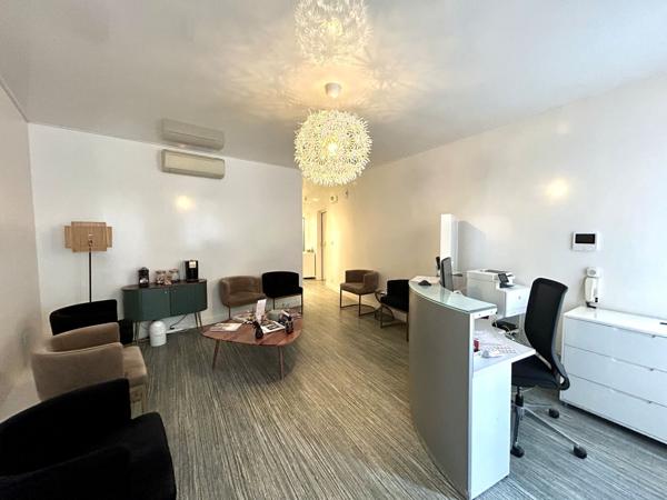 Bureaux à louer 110 m² à Bordeaux Triangle d'Or avec double accès sécurisé