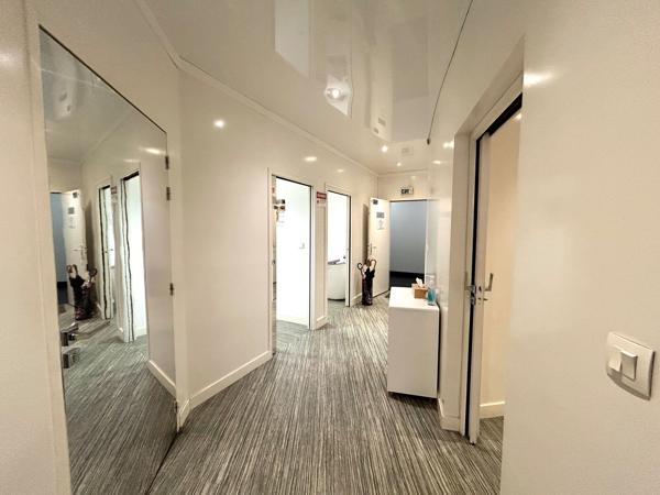 Bureaux à louer 110 m² à Bordeaux Triangle d'Or avec double accès sécurisé