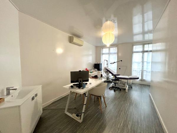 Bureaux à louer 110 m² à Bordeaux Triangle d'Or avec double accès sécurisé