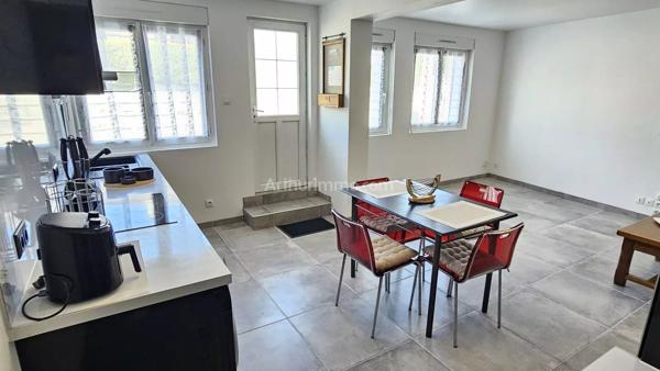 Location                                                      Appartement
                        
                     2 pièces                      47 m2                     à Troarn
