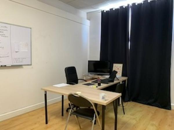 Bureaux à louer à Avignon en rez-de-chaussée avec parking privatif