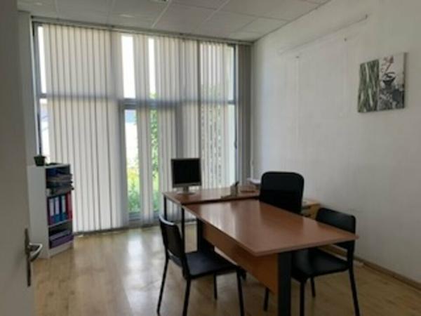 Bureaux à louer à Avignon en rez-de-chaussée avec parking privatif
