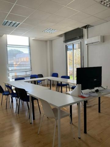 Bureaux à louer à Avignon en rez-de-chaussée avec parking privatif