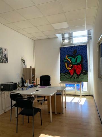 Bureaux à louer à Avignon en rez-de-chaussée avec parking privatif