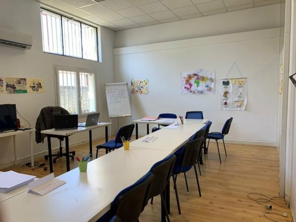 Bureaux à louer à Avignon en rez-de-chaussée avec parking privatif