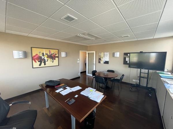 A Béziers, Bureaux à Louer de 120 m2