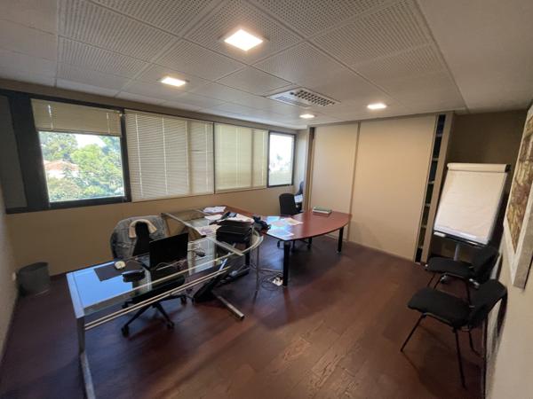 A Béziers, Bureaux à Louer de 120 m2