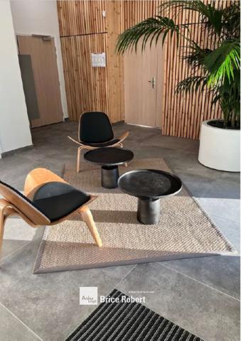 Bureaux à louer à Decines-Charpieu avec rooftop commun et accès transports