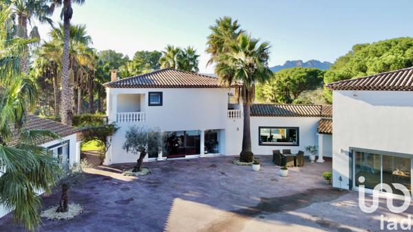Maison à vendre 14 pièces 405 m² Roquebrune-sur-Argens