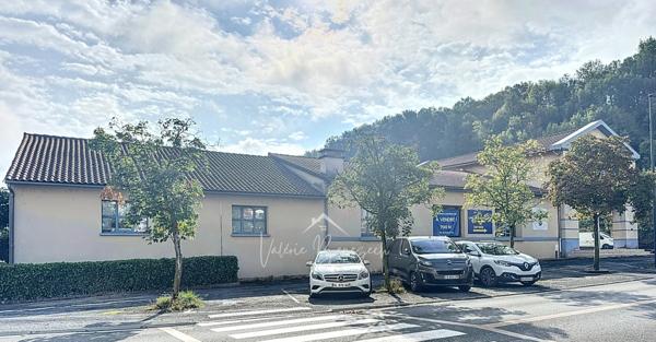 Saint-Affrique (12400) Local commercial, bureaux, et garages - Emplacement idéal !