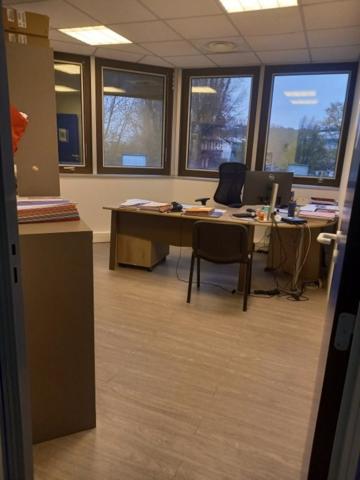 Bureaux à louer Bruges avec stationnement extérieur