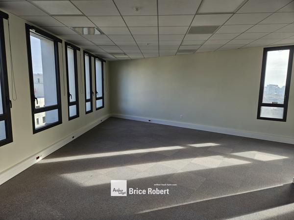 Bureaux à louer avec terrasse à Lyon 9ème dans quartier dynamique