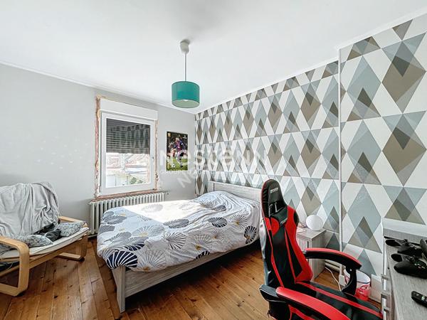 Maison de 185m² comprenant 4 chambres (possibilité 5 chambres) sur un terrain de 331m² située à MASNY VILLAGE - Terrasse - Jardin - Garage - Cave - Pas de gros travaux à prévoir - 250.000 euros